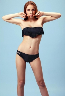 Дамски черен бански на ресни Модел на "Victoria Secret"