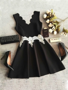 Ежедневна рокля черна с бяла дантела