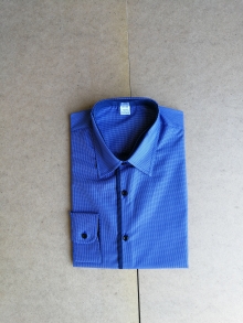 Мъжка риза с дълъг ръкав синя с тъмно сини ревери