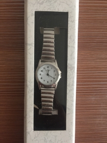 Кварцов часовник Limit с бял циферблат, аналогов дисплей и сребърна гривна от неръждаема стомана